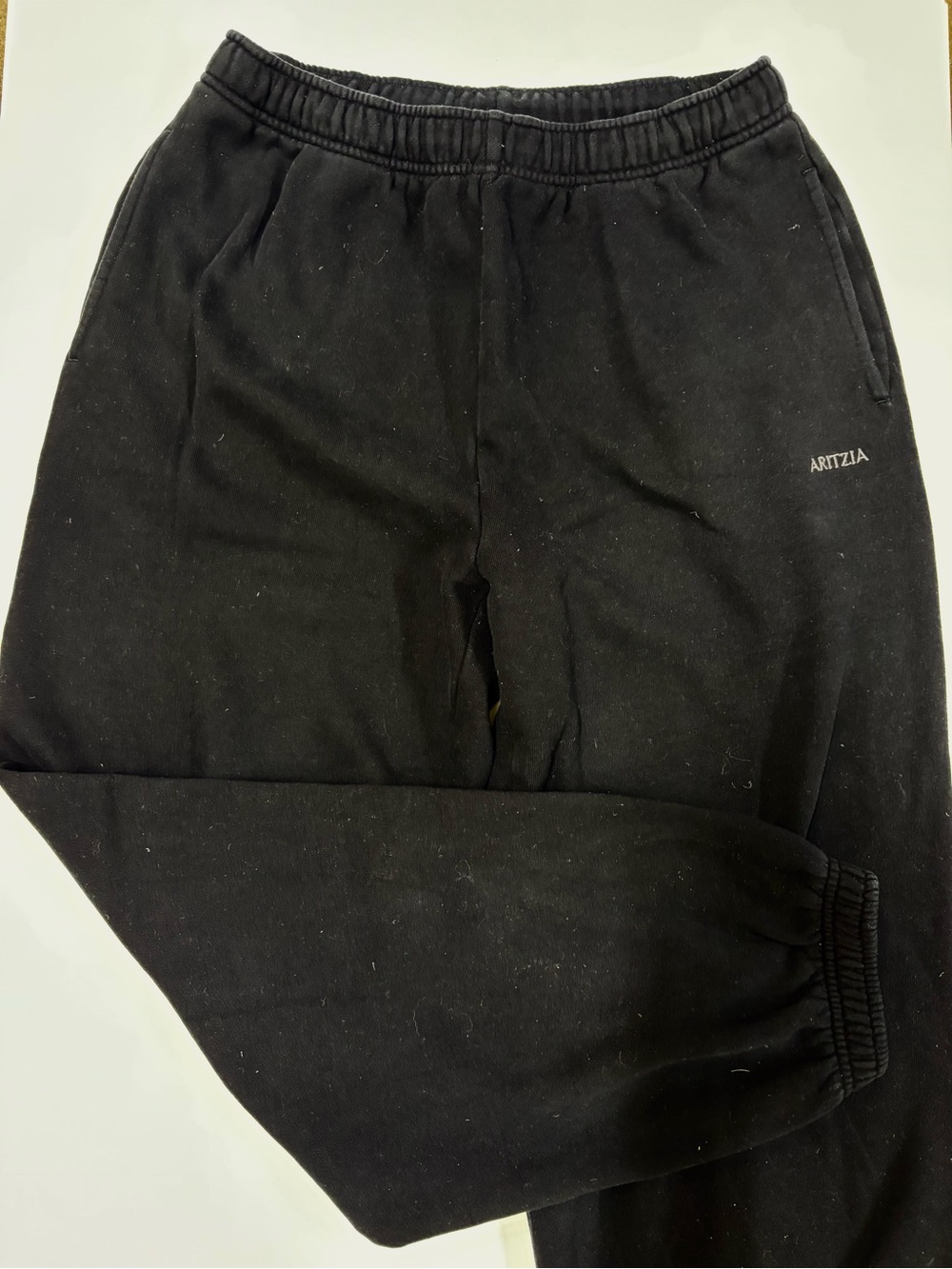 Aritzia Black Mega Fit Cuffed Sweatpants